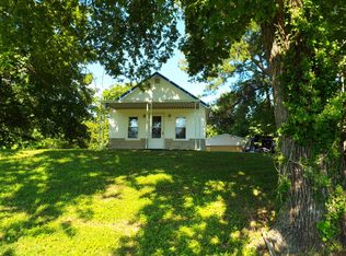 102 Bassett School Rd, Elizabethtown, IL 62931