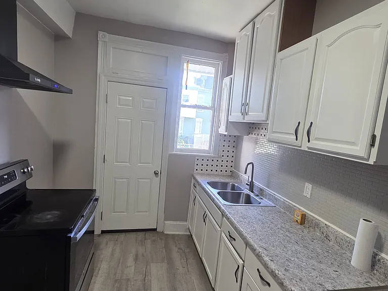 622 N Front St #1 — Photo 12