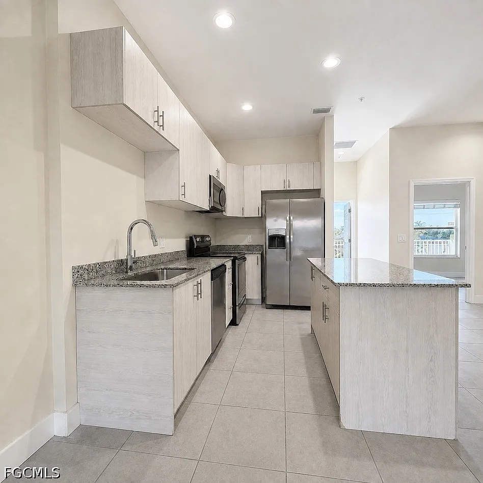 2 bed, 2.0 bath, 910 sqft, $1,295 — Photo 3