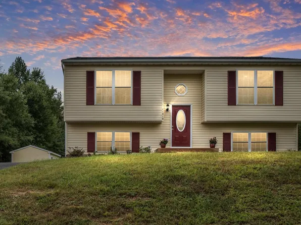 11519 Woodland View Dr, Fredericksburg, VA 22407