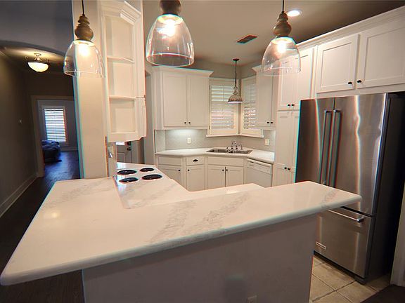 4th image of 313 Denton St E