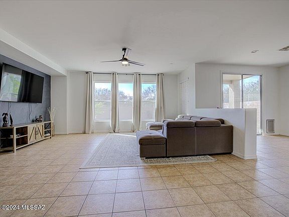 5th image of 547 W Calle La Bolita