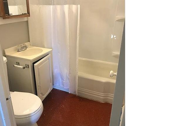 3rd image of 922 N Central Dr