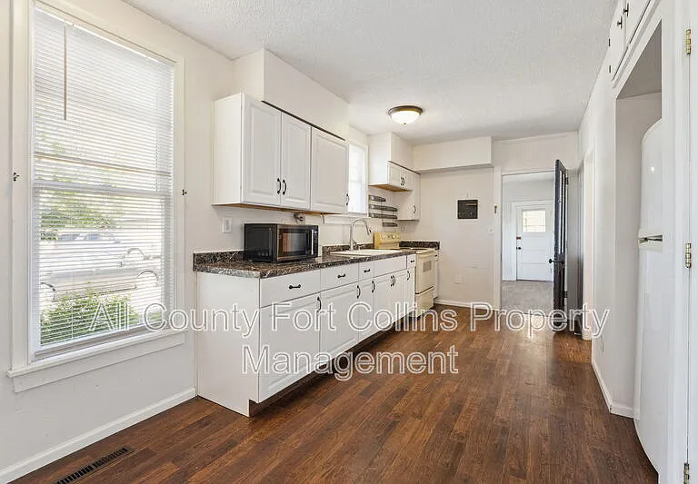 403 E 3rd St #403 — Photo 8