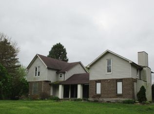 8303 Angling Rd, Kendallville, IN 46755