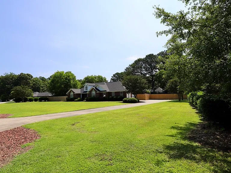 595 Saint Augustine Dr — Photo 4