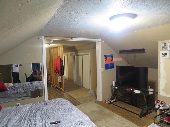 3rd image of 202 Hackett Street