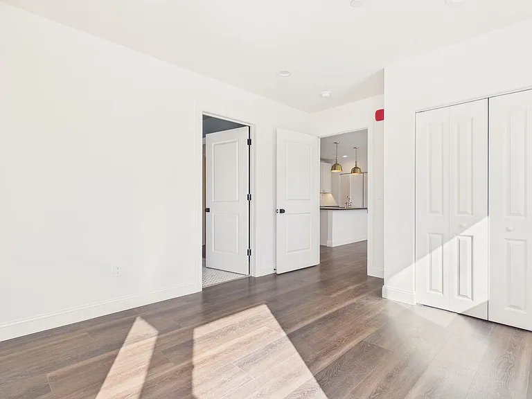 1400 Market St — Photo 8