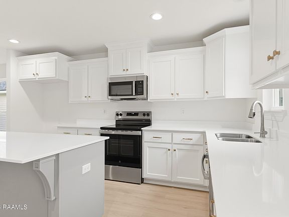 4th image of 218 Camerons Cove Dr