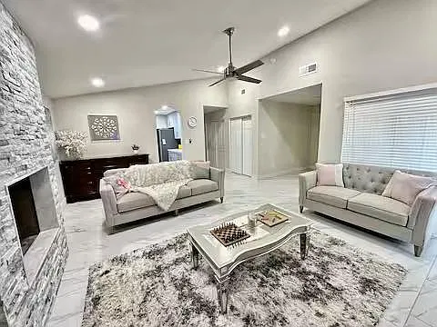 4 bed, 2453 sqft, $4,500 — Photo 2