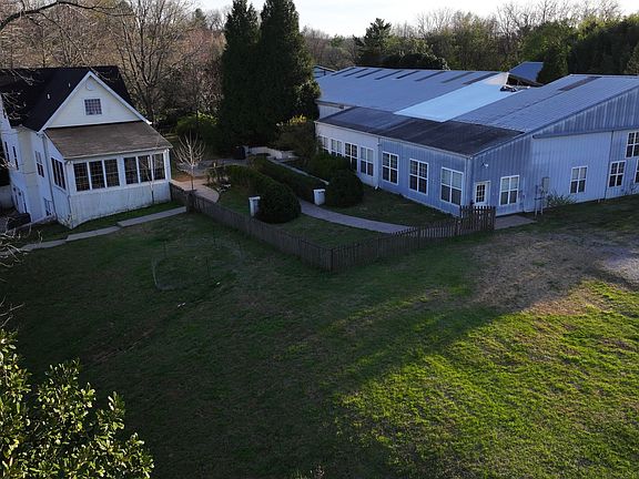 2nd image of 4038 Clovercroft Rd