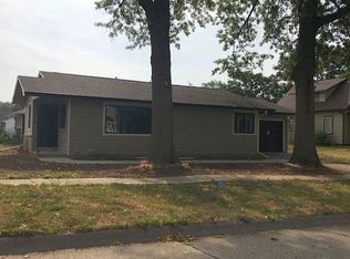 514 E 2nd St, Pella, IA 50219