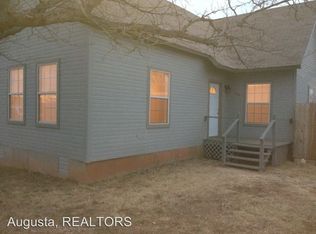 129 East St, Tye, TX 79563