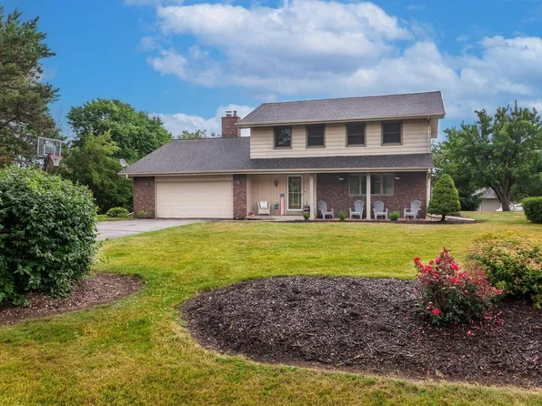 W273N4182 Hickory Grove DRIVE, Pewaukee, WI 53072