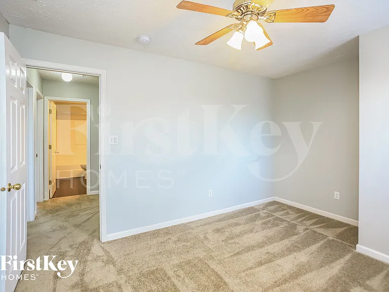 461 E Clear Lake Ln — Photo 8