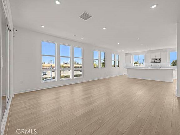 3rd image of 107 S Laxore St #403