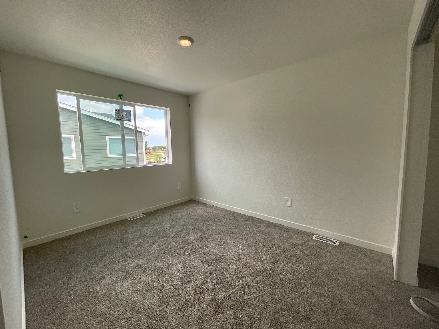 3 bed, 1190 sqft, $2,099 — Photo 2