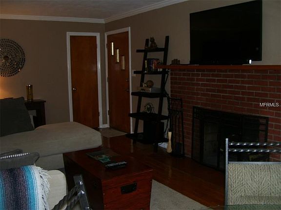 2nd image of 1038 W Marjorie St