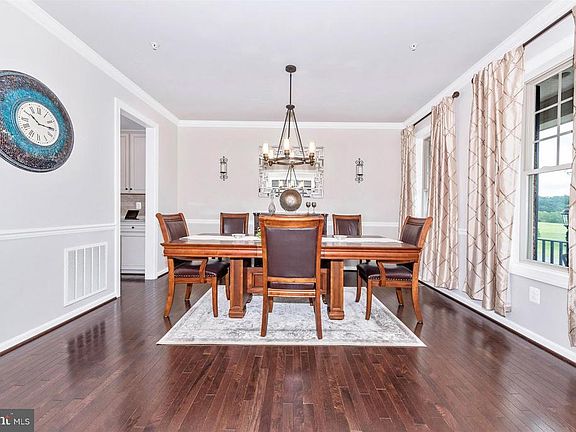 4th image of 4361 Shamrock Dr