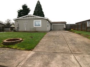 563 SE Pine St, Dallas, OR