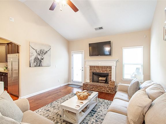 5th image of 2708 Samantha Ln