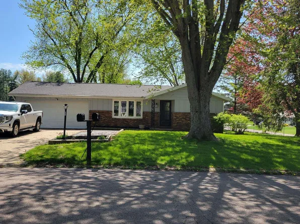 2274 Robin Rd, Washington, IL 61571