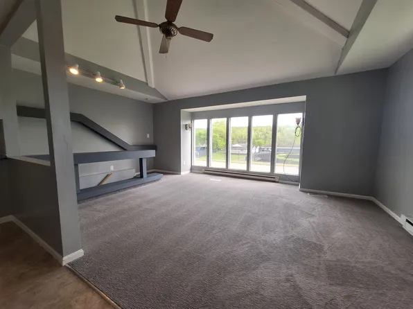 800 W Wood St APT C, Lowellville, OH 44436