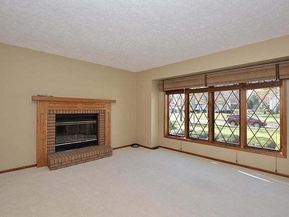 4th image of 1476 Stark Ave NW