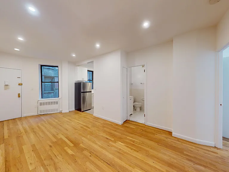 417 E 65th St #8 — Photo 5