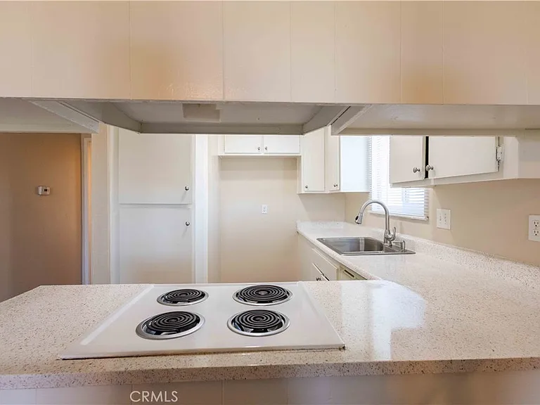 1272 Vista Serena Ave — Photo 4