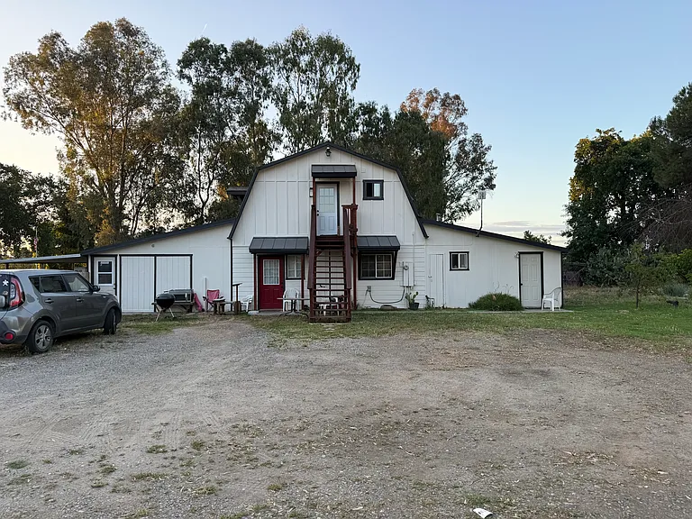 8236 N Armstrong Ave — Photo 1