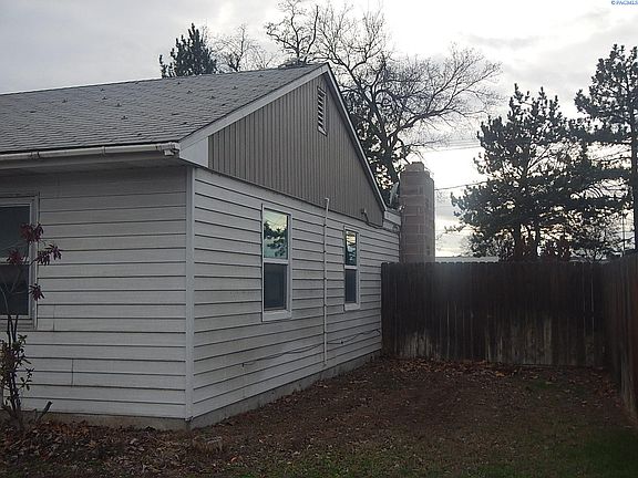 2nd image of 1003 Elm Ave