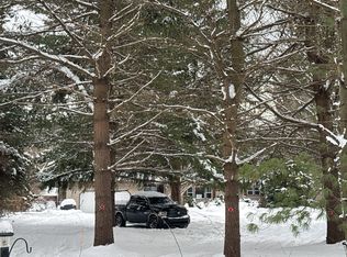 6340 Quarterline Rd, Spring Lake, MI 49456