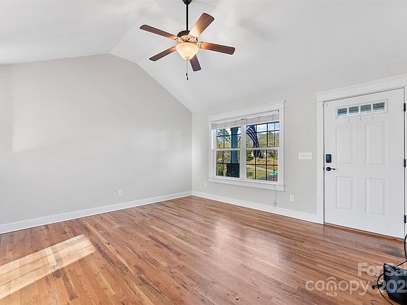 5th image of 102 Lee St