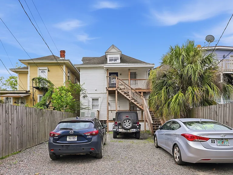 538 E Waldburg St — Photo 32