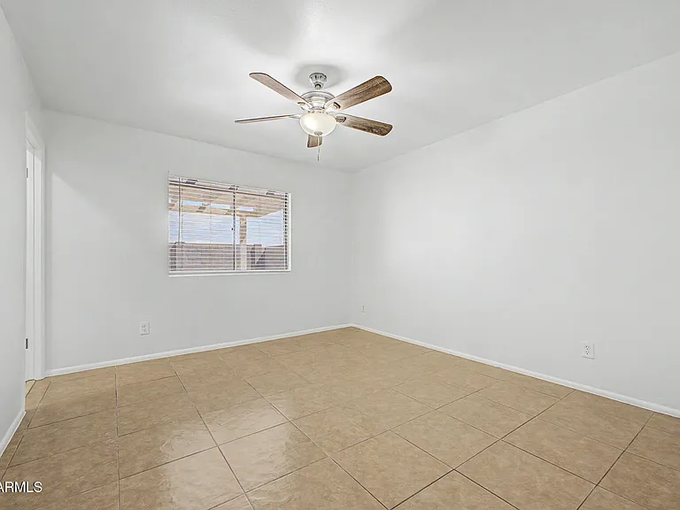9010 W Griswold Rd — Photo 17