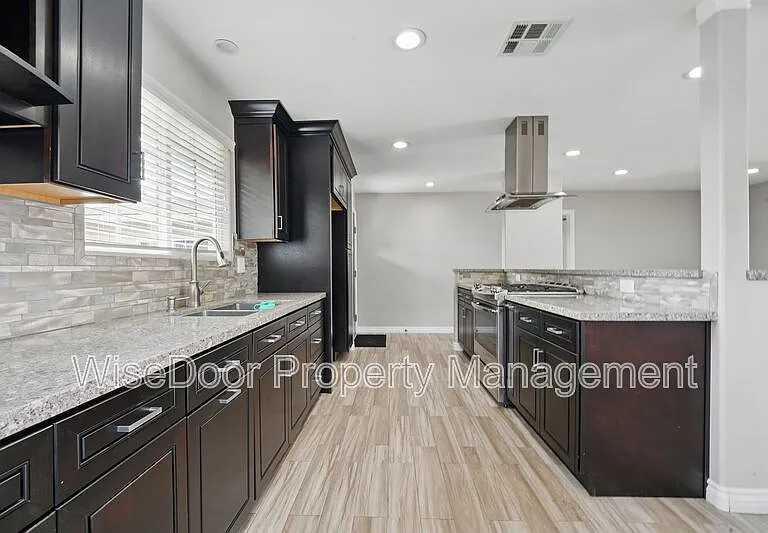 387 E Nubia St — Photo 33