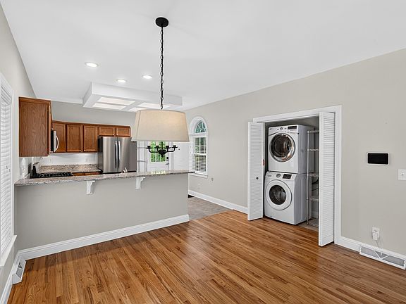 5th image of 748 N Elm Ave
