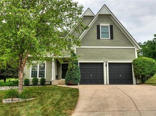 5636 Meadow Ct N, Parkville, MO 64152