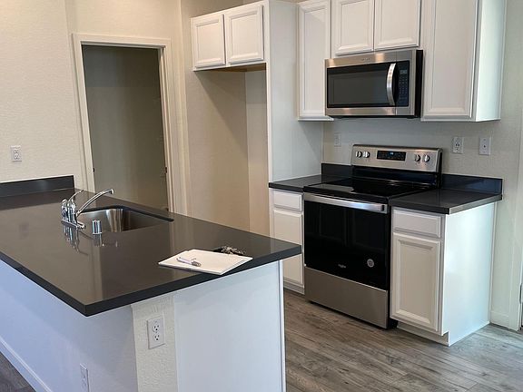 4th image of 5201 Cumberland Dr