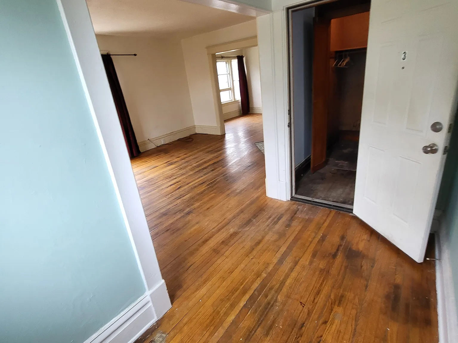 3 bed, 3000 sqft, $1,175 — Photo 2