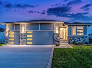 360 NE Bobcat Dr, Waukee, IA 50263