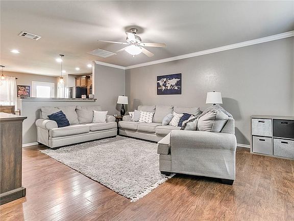 4th image of 8600 SW 46th Pl