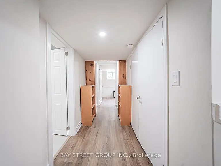 538 Queens Dr #BASEMENT — Photo 10