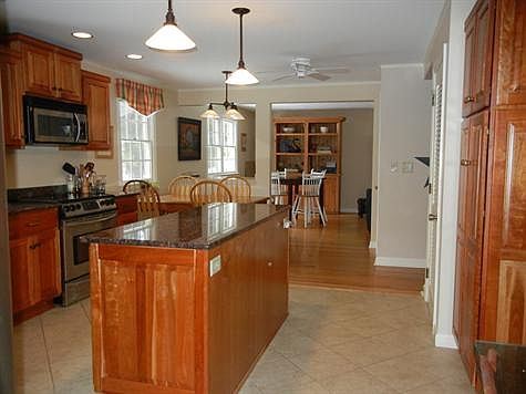 Kitchen with eat in area