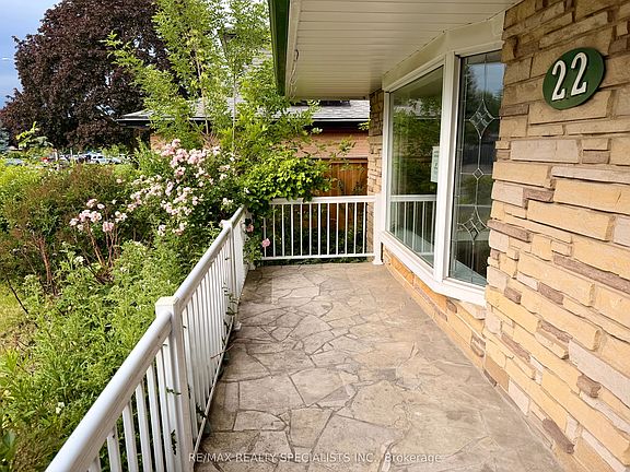 3rd image of 22 Beechwood Cres