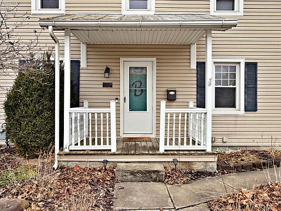 4th image of 90 Schonhardt St
