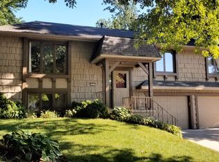 402 Friendly Dr, Marshalltown, IA 50158