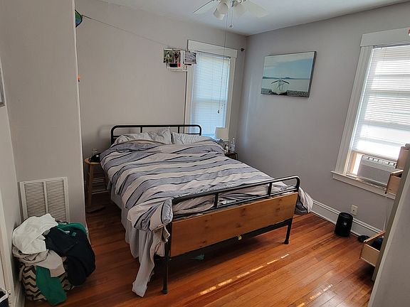 4th image of 131 Richard St #2