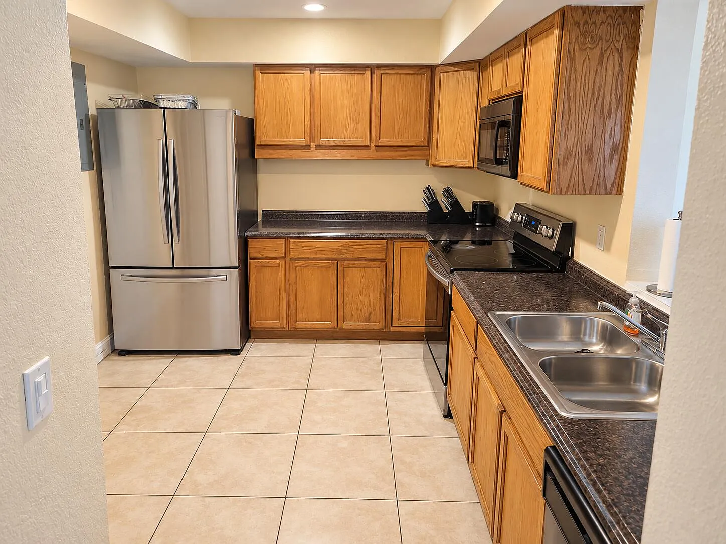 3 bed, 2.0 bath, 1449 sqft, $2,800 — Photo 4